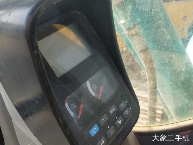 神钢 SK75 挖掘机