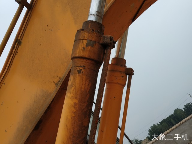 现代 R215-7C 挖掘机