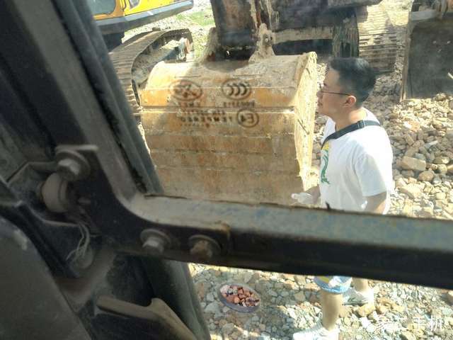 三一重工 SY215C-8 挖掘机