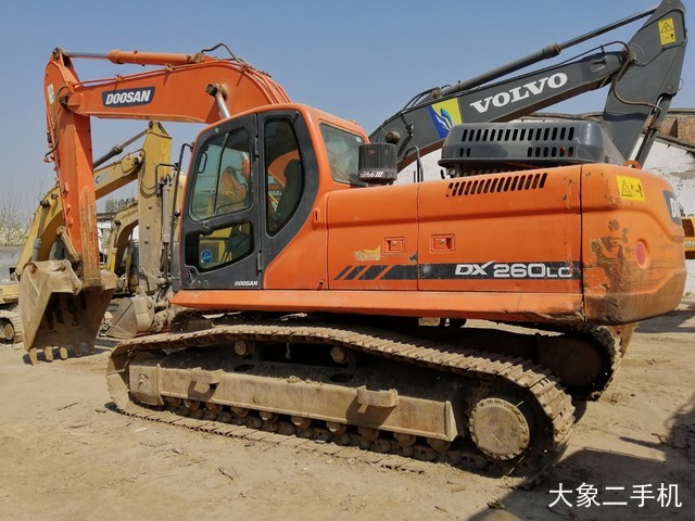 斗山 DX260LC 挖掘机