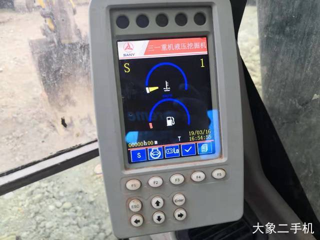三一重工 SY135C 挖掘机