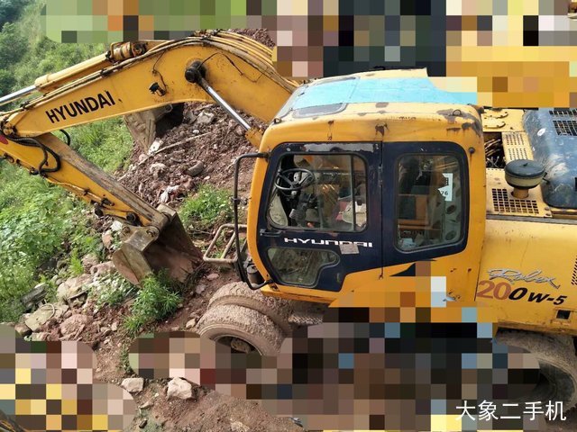 现代 R130W-5 挖掘机