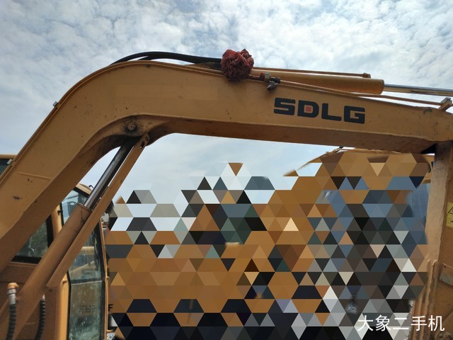 山东临工 E680F 挖掘机