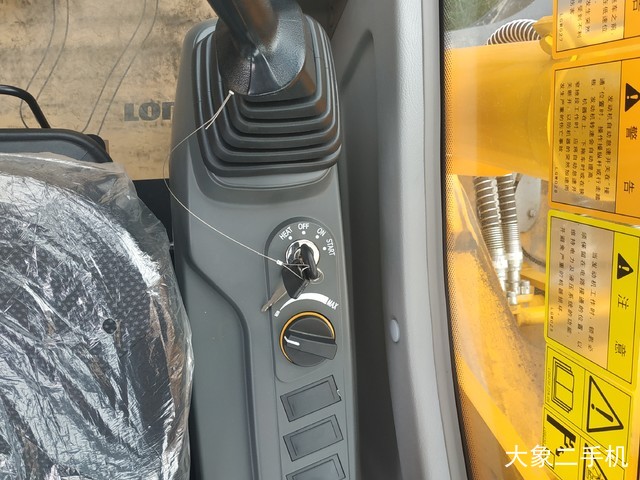 龙工 LG6225E 挖掘机