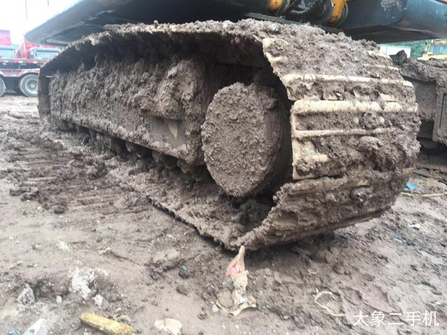 现代 R215-9 挖掘机