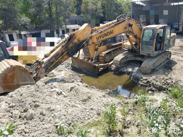 现代 R215-9 挖掘机