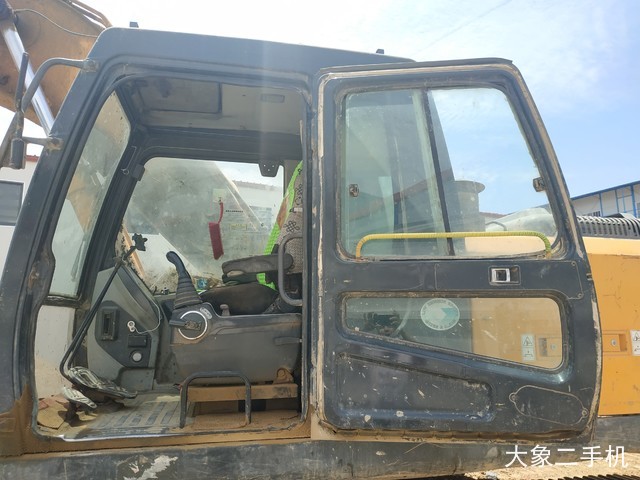 现代 R225LC-7 挖掘机