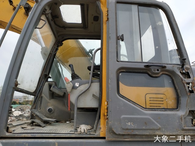 徐工 XE215CA 挖掘机