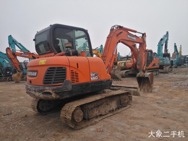 斗山 DX60 挖掘机