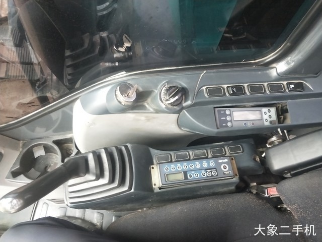 神钢 SK270D 挖掘机