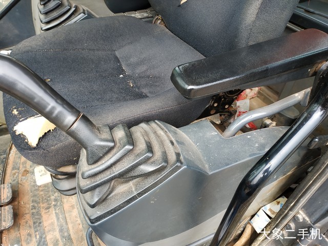 神钢 SK270D-8 挖掘机