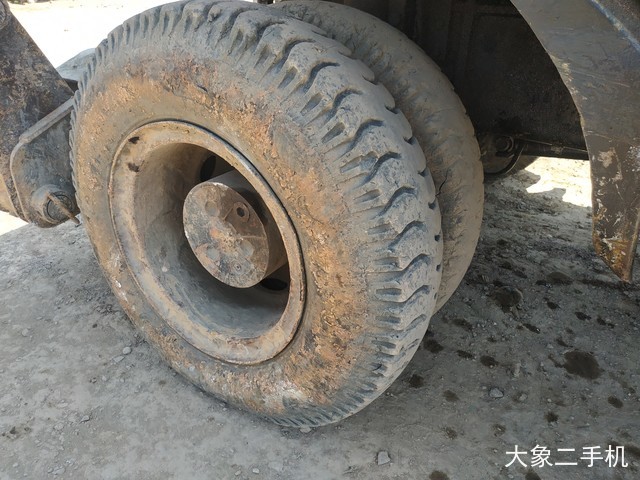 现代 R200W-5 挖掘机