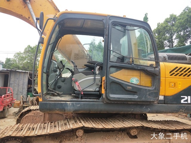 现代 R215-9 挖掘机