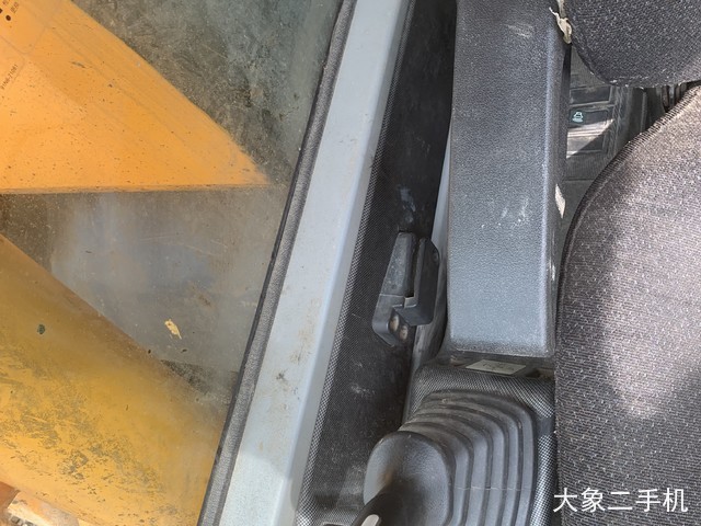 现代 R215-7 挖掘机