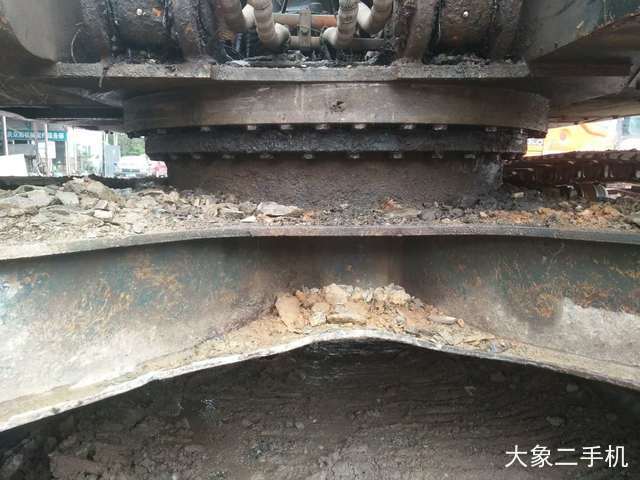 现代 R225LC-9 挖掘机