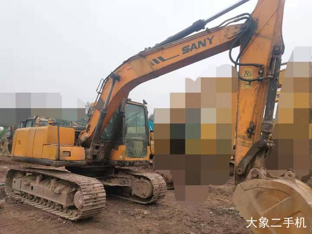 三一重工 SY135C-8 挖掘机