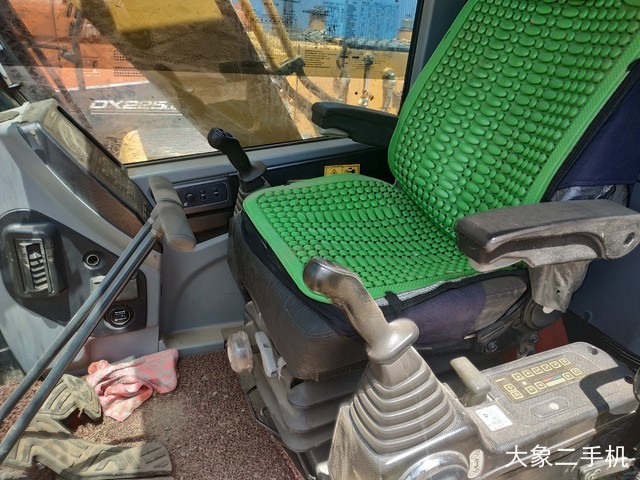 现代 R130VS 挖掘机