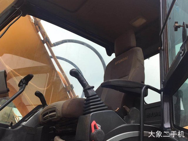 现代 R225LC-9T 挖掘机