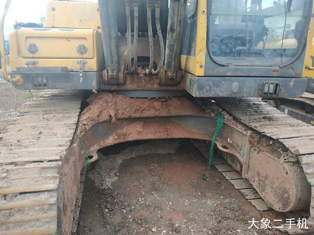 沃尔沃 EC210B 挖掘机