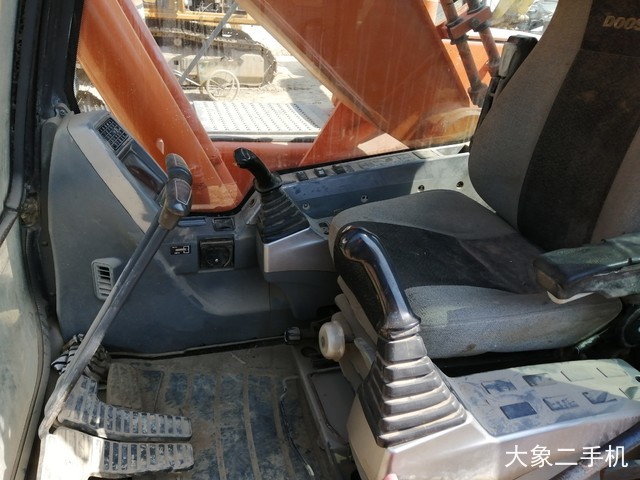 斗山 DX260LC 挖掘机