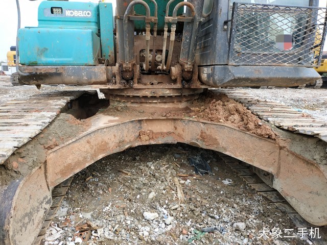 神钢 SK270D-8 挖掘机