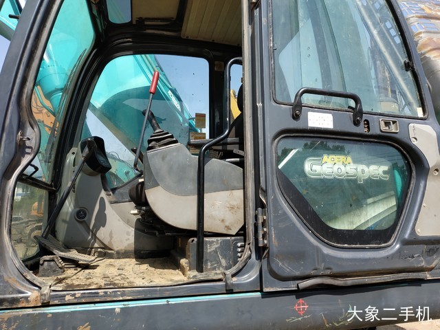 神钢 SK260LC-8 挖掘机