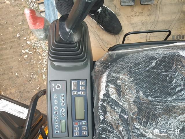 龙工 LG6225E 挖掘机