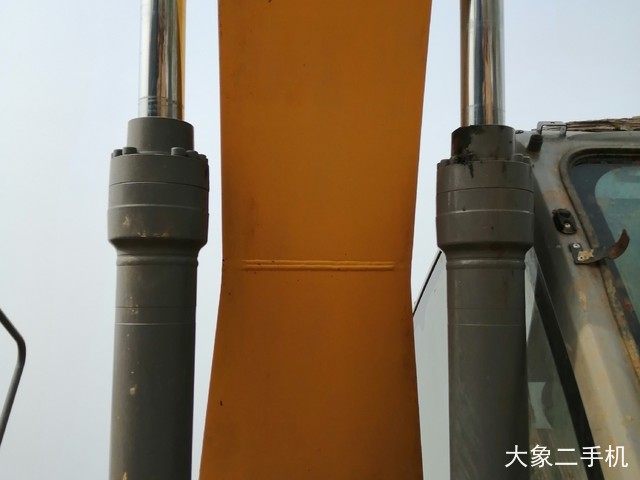 徐工 XE215C 挖掘机