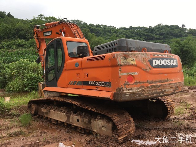 斗山 DX260LC 挖掘机