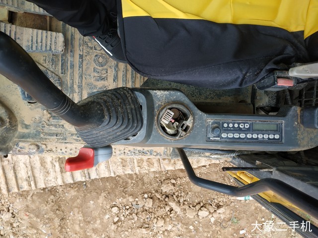 小松 PC200-8 挖掘机