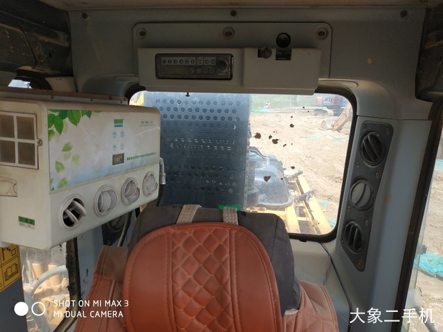 现代 R215-7 挖掘机