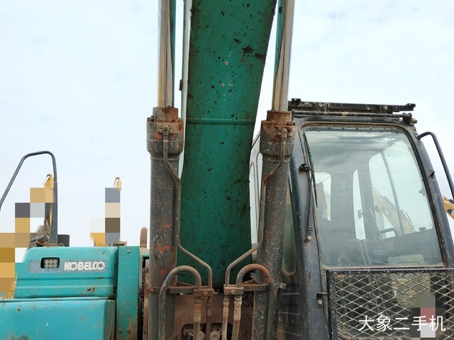 神钢 SK270D-8 挖掘机