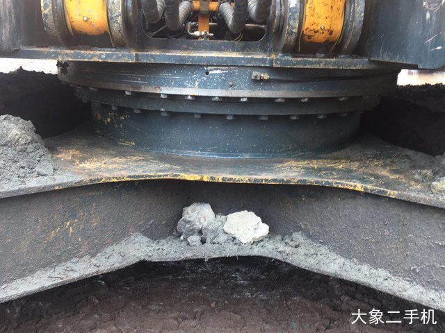 现代 R215-9 挖掘机