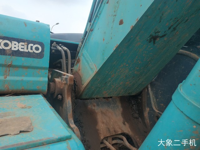 神钢 SK130 挖掘机