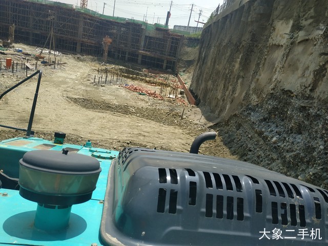 神钢 SK260LC-8 挖掘机