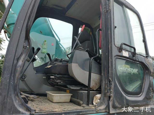 神钢 SK260LC-8 挖掘机