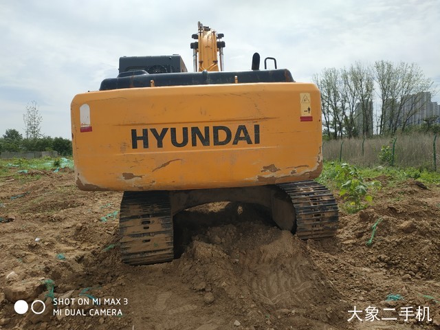 现代 R215-7 挖掘机