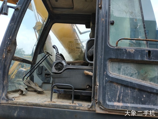 现代 R215-7 挖掘机