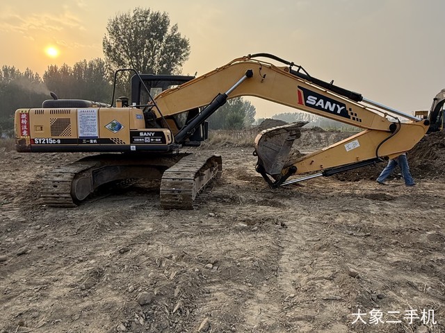 三一重工 SY215C-9 挖掘机