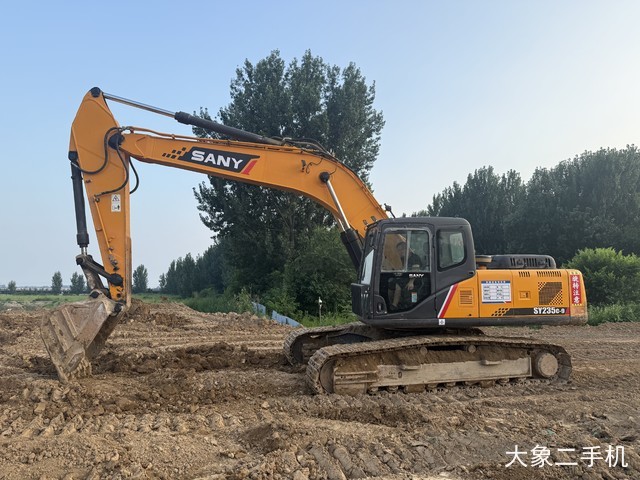 三一重工 SY235C-9 挖掘机