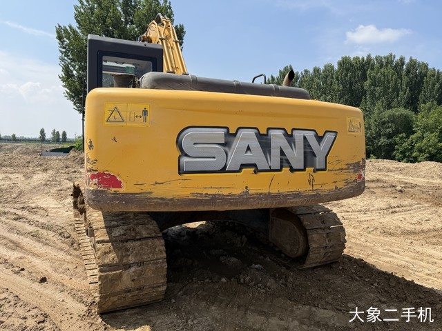 三一重工 SY215C-9 挖掘机