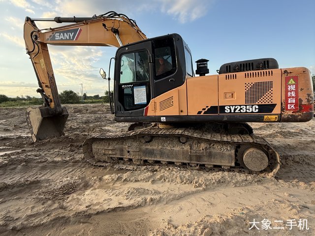 三一重工 SY235C-9 挖掘机