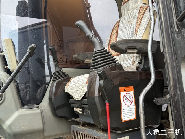 三一重工 SY215C-9 挖掘机