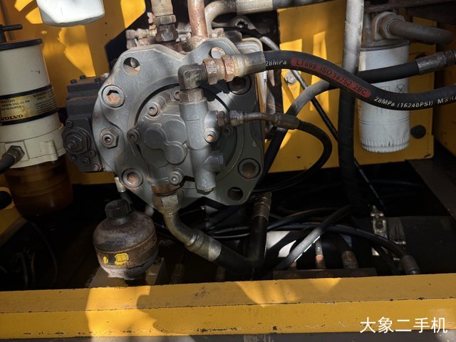 沃尔沃 EC240B 挖掘机