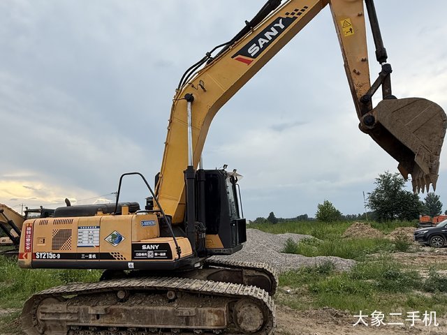 三一重工 SY215C-9 挖掘机