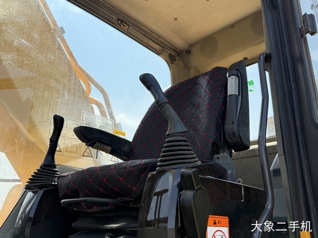 三一重工 SY215C-9 挖掘机