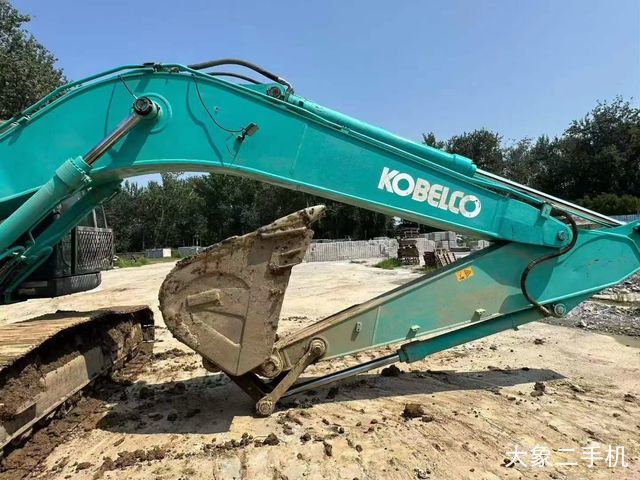 神钢 SK260 挖掘机