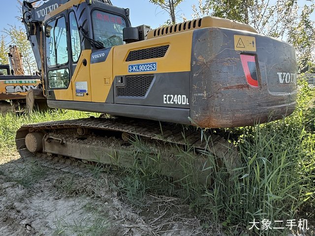 沃尔沃 EC240B 挖掘机