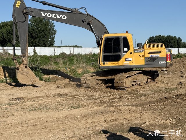 沃尔沃 EC210B 挖掘机