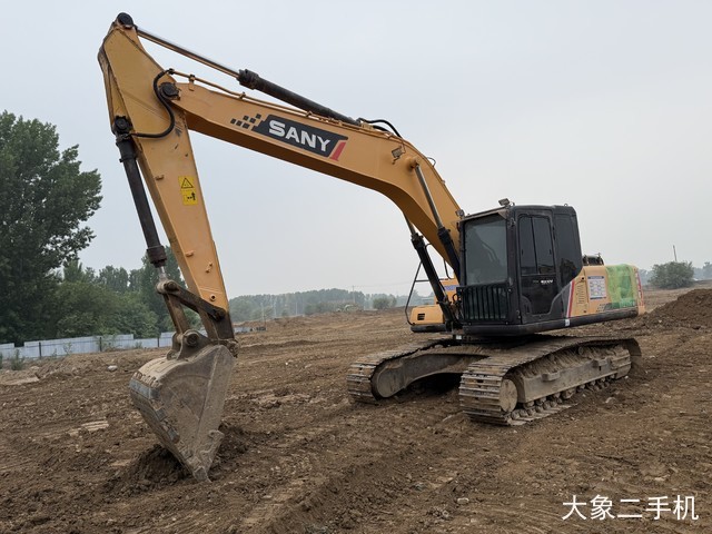 三一重工 SY215C-9 挖掘机